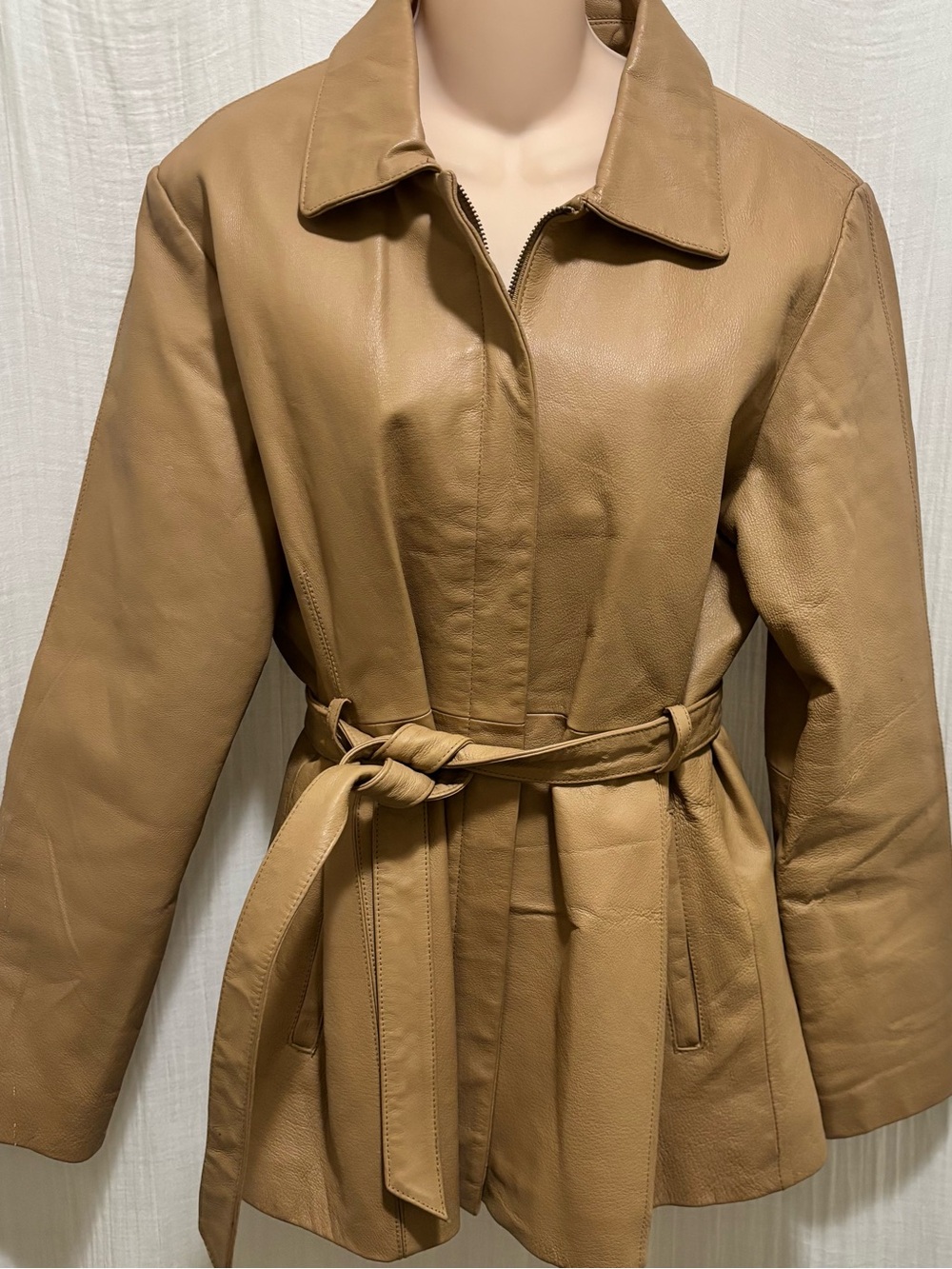 Vintage KC Collections women's caramel leather jacket, matching tie-belt. Size L